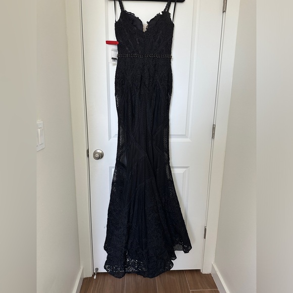 MAC Duggal 79082 Embroidered Sleeveless Plunge Neck Trumpet Gown Size 4 NWT - Picture 6 of 10